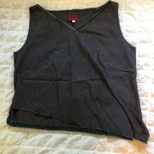 Super cute designer cut top 🖤